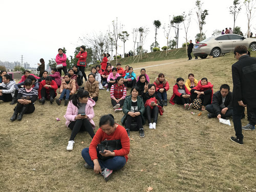 2017年3月8日我公司组织全体女职工到广西首府南宁所在地的清秀山风景区旅游，举行庆祝“三八”妇女节活动。