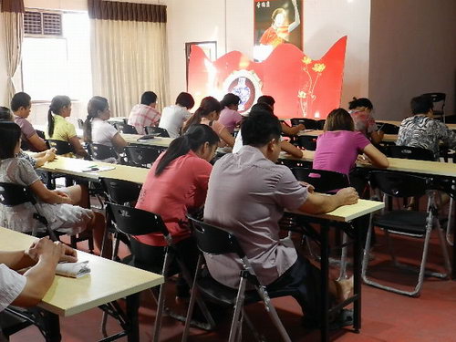 2012年10月20日下午深圳铭卓远咨询有限公司韦嘉老师为仲礼公司职员们上“精益生产现场管理”课程。
