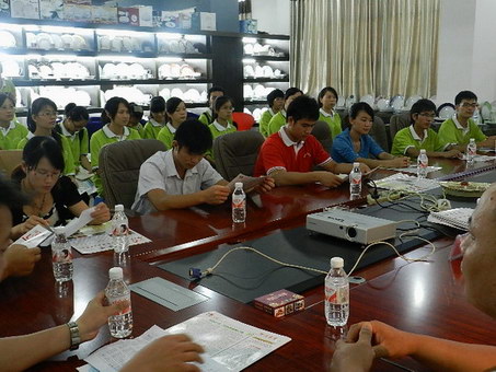 2012年7月9日玉林师范学院社会实践团师生到我公司参观座谈