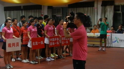 2012年8月25日晚广西北流市第五届“仲礼杯”乒乓球国际友谊赛开幕式在仲礼集团总部盛大开幕。